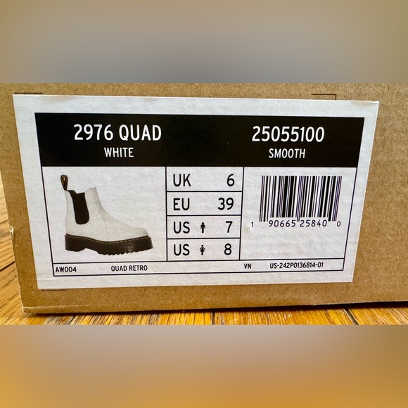 White Dr. Martens boots - Picture 3 of 3